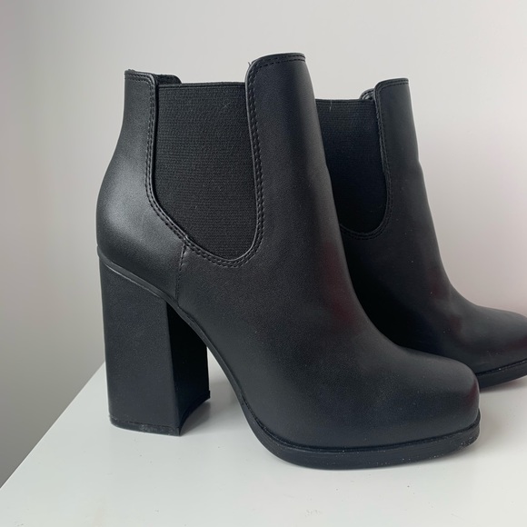 ASOS Shoes - ASOS Flared Chelsea boots